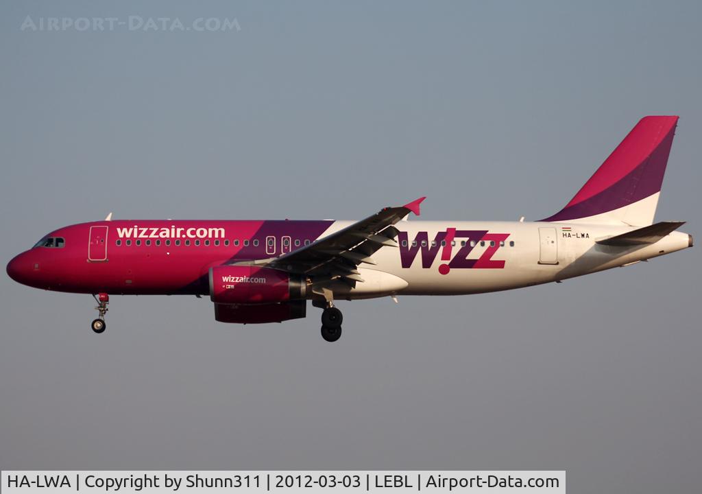 HA-LWA, 2010 Airbus A320-232 C/N 4223, Landing rwy 25R