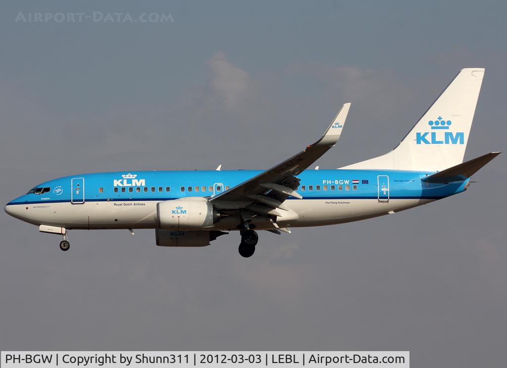 PH-BGW, 2011 Boeing 737-7K2 C/N 38128, Landing rwy 25R