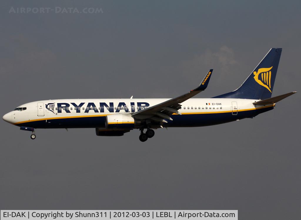 EI-DAK, 2003 Boeing 737-8AS C/N 33717, Landing rwy 25R