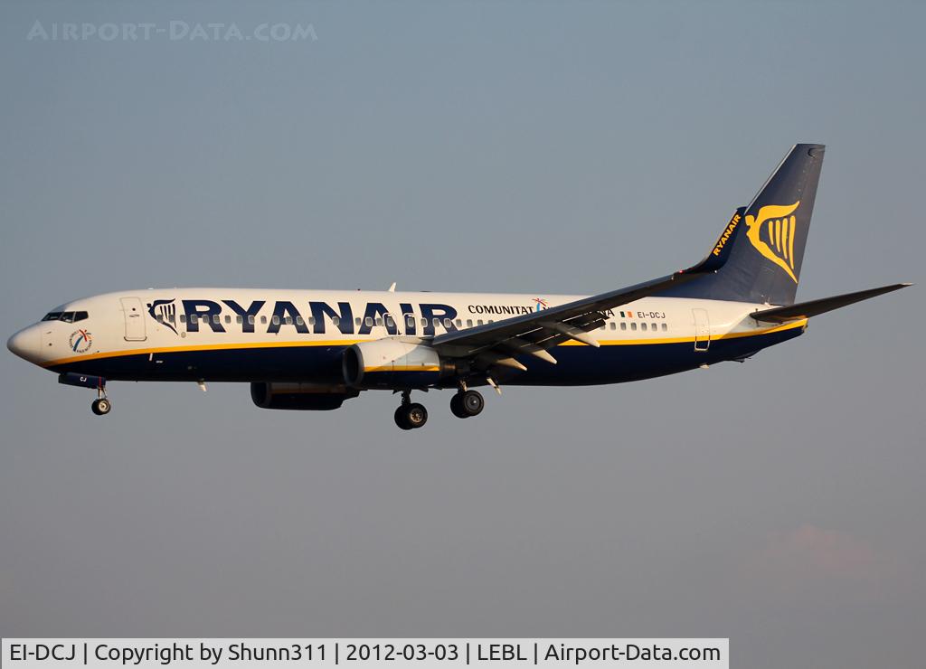 EI-DCJ, 2004 Boeing 737-8AS C/N 33564, Landing rwy 25R... Additional 'Communitat Valenciana' titles