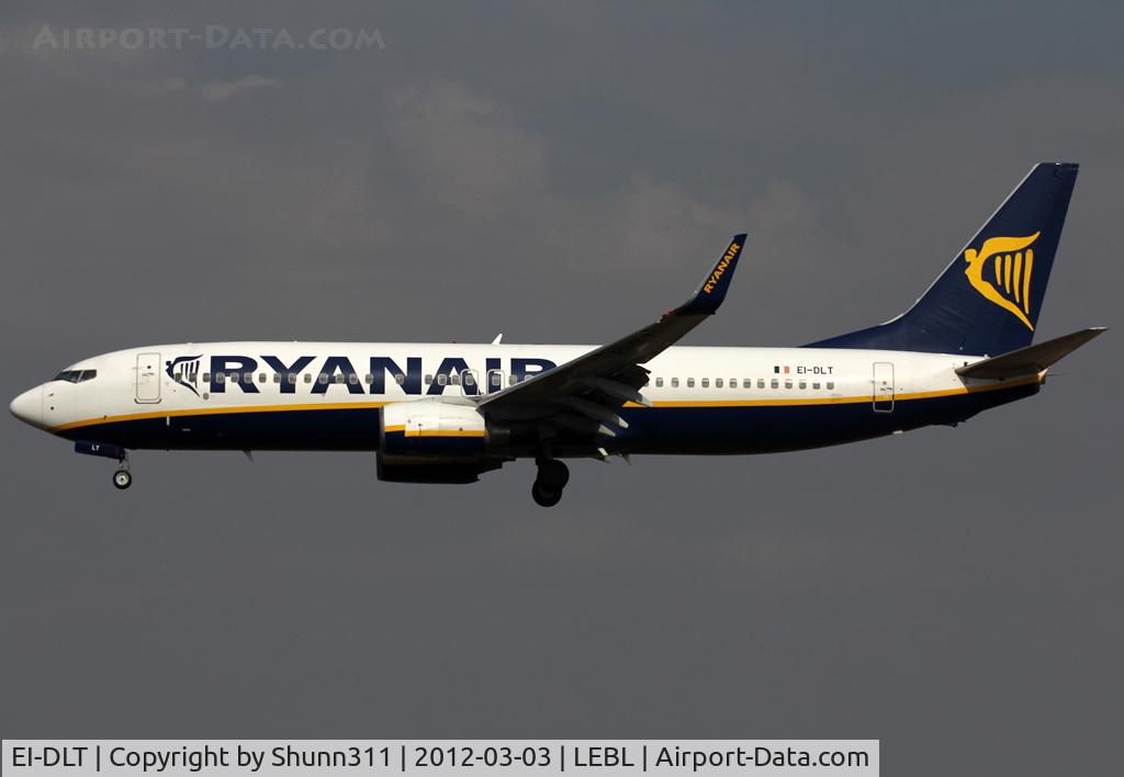 EI-DLT, 2006 Boeing 737-8AS C/N 33597, Landing rwy 25R