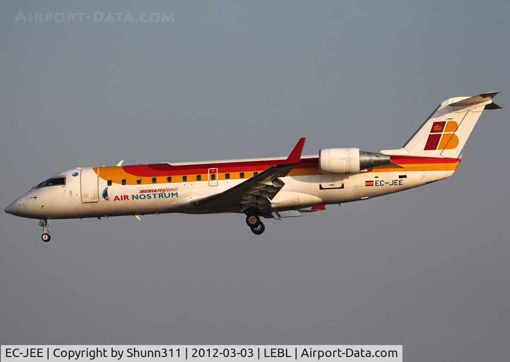 EC-JEE, 2005 Bombardier CRJ-200ER (CL-600-2B19) C/N 7989, Landing rwy 25R without 