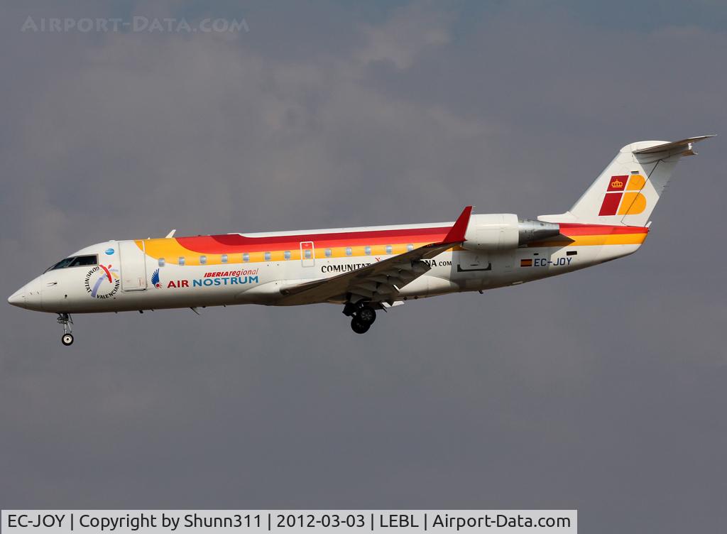 EC-JOY, 2005 Bombardier CRJ-200ER (CL-600-2B19) C/N 8064, Landing rwy 25R