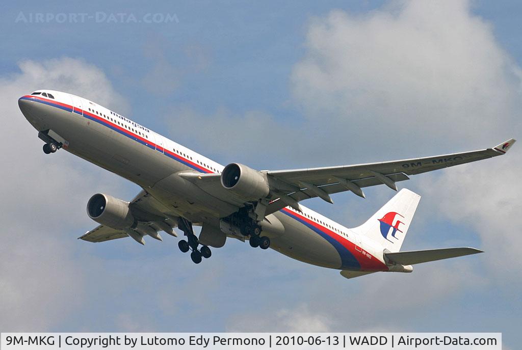 9M-MKG, 1995 Airbus A330-322 C/N 107, Malaysia