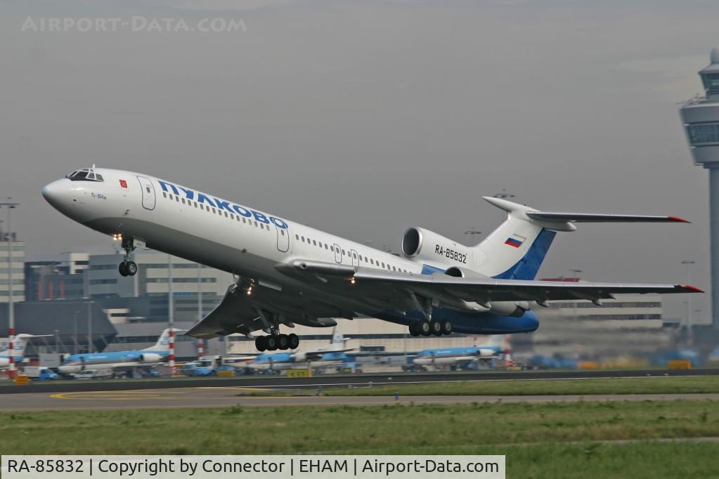 RA-85832, 1992 Tupolev Tu-154M C/N 92A908, Leaving Amsterdam.