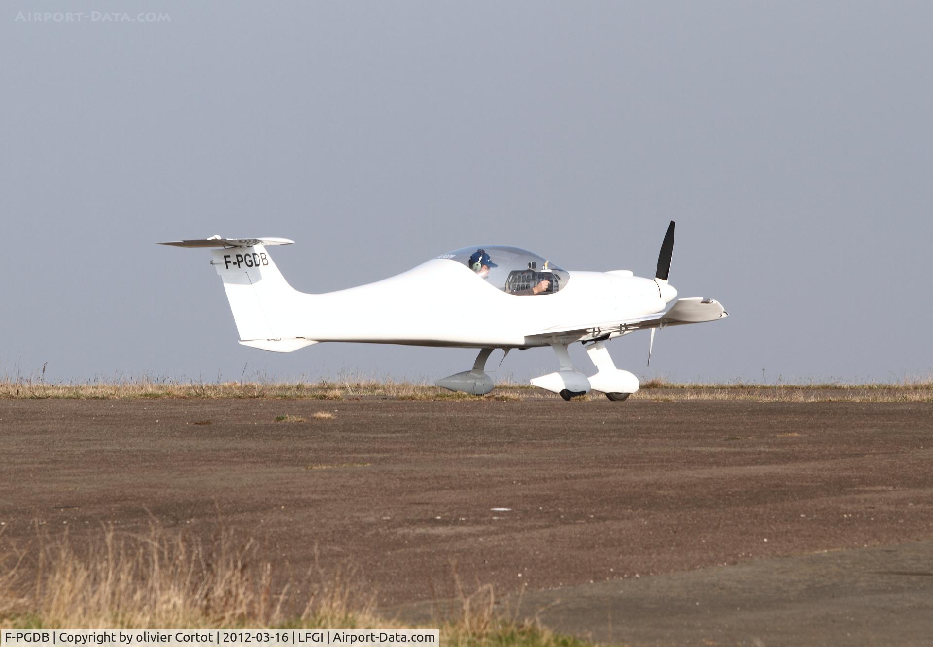 F-PGDB, Dyn'Aero MCR-01 C/N 148, immaculate white paint.