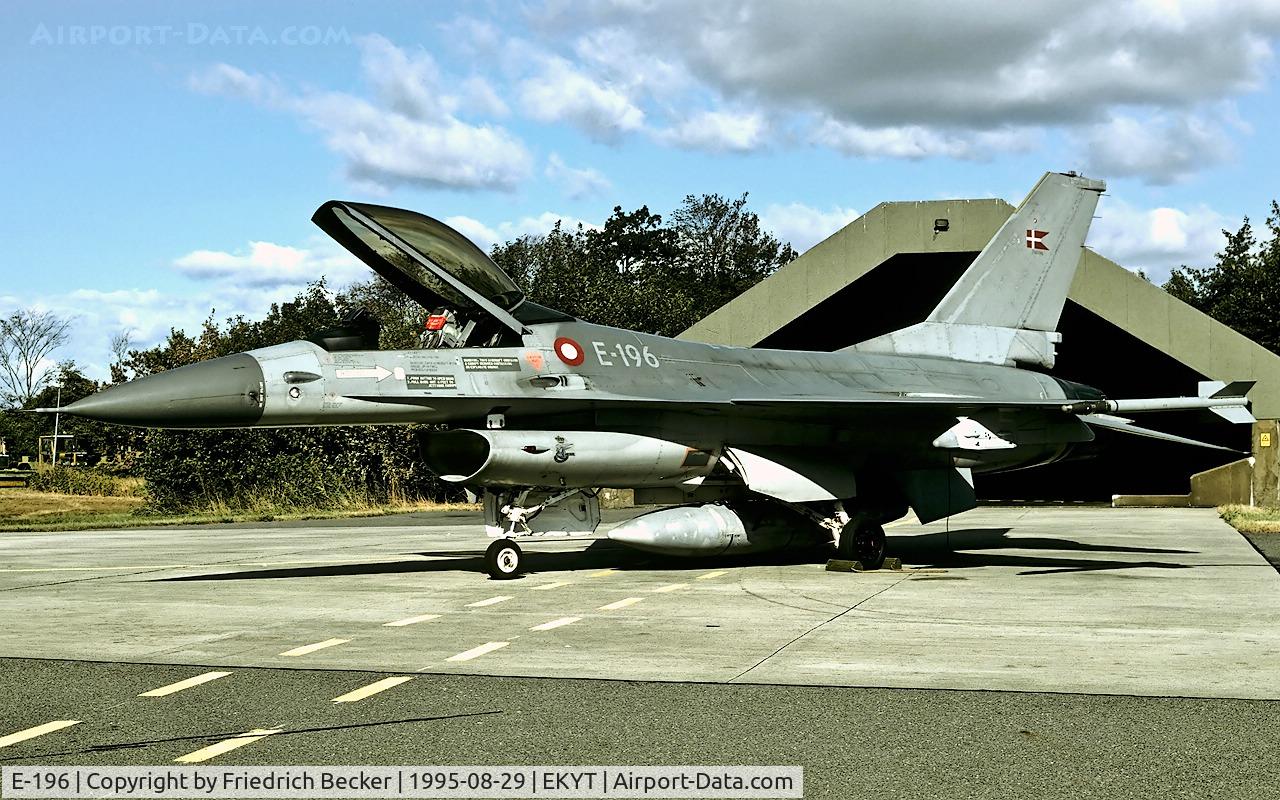 E-196, SABCA F-16AM Fighting Falcon C/N 6F-23, flightline at Aalborg