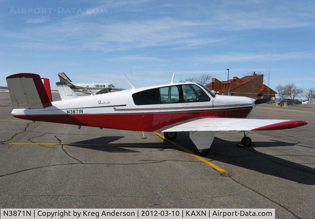 N3871N, 1947 Beech 35 Bonanza C/N D-1113, Beech 35 Bonanza on the line.