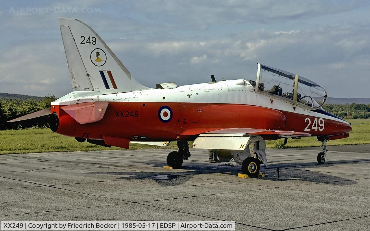 XX249, 1978 Hawker Siddeley Hawk T.1 C/N 085/312085, coming to halt at Fliegerhorst Pferdsfeld