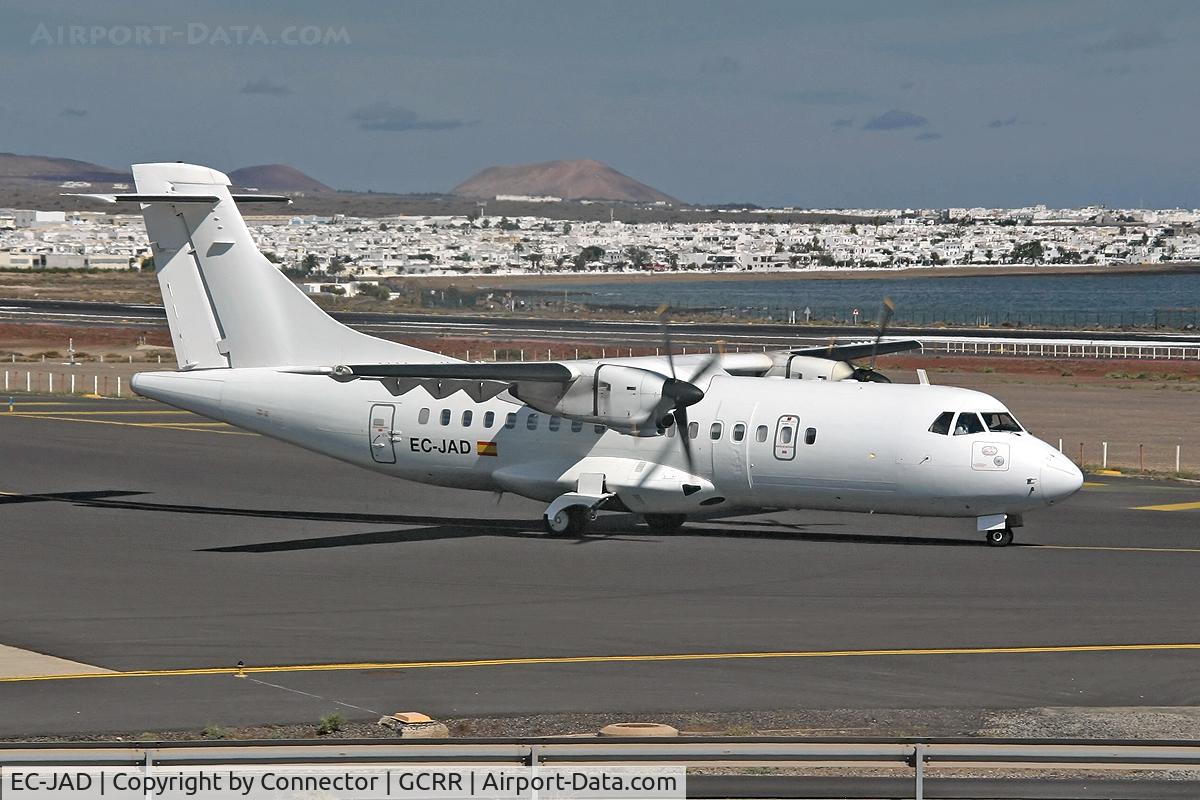 EC-JAD, 1992 ATR 42-201 C/N 321, Heading for the runway.