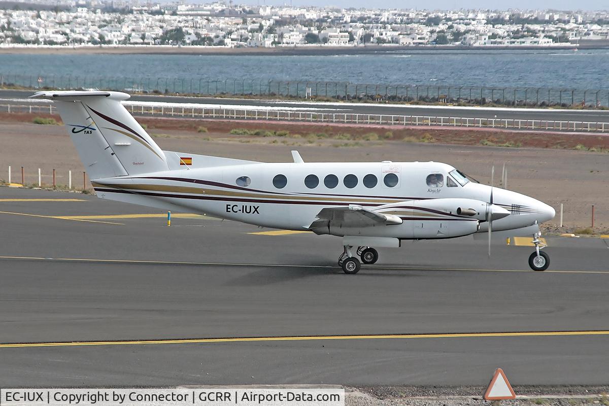 EC-IUX, 2003 Raytheon B200 King Air C/N BB-1840, Heading for the runway.