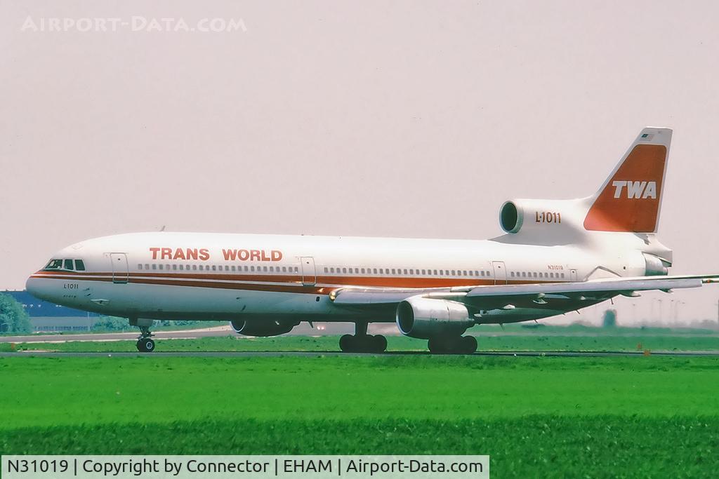N31019, 1973 Lockheed L-1011-385-1 TriStar 50 C/N 193B-1066, Scanned from slide.