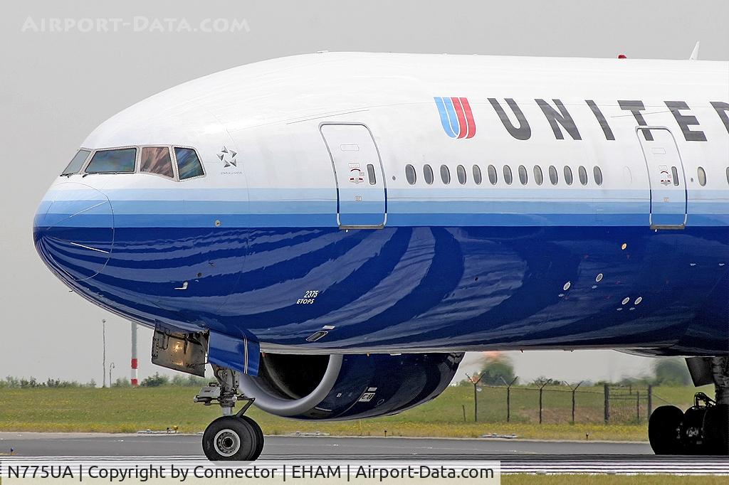 N775UA, 1995 Boeing 777-222 C/N 26947, Just love the reflections on the plane.