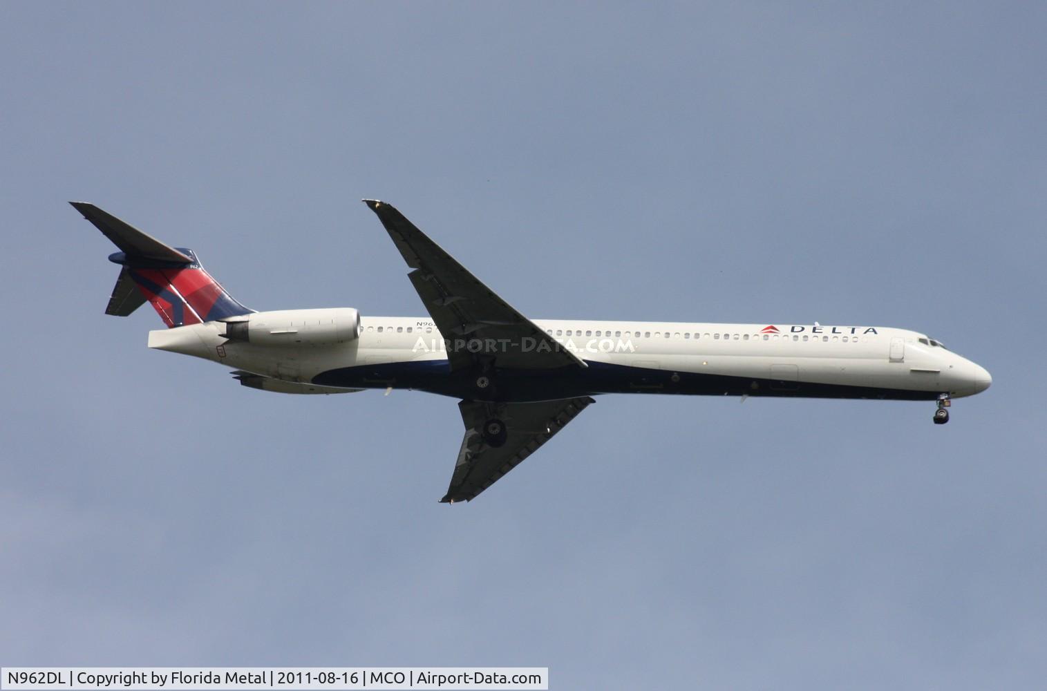 N962DL, 1990 McDonnell Douglas MD-88 C/N 49981, Delta MD-88