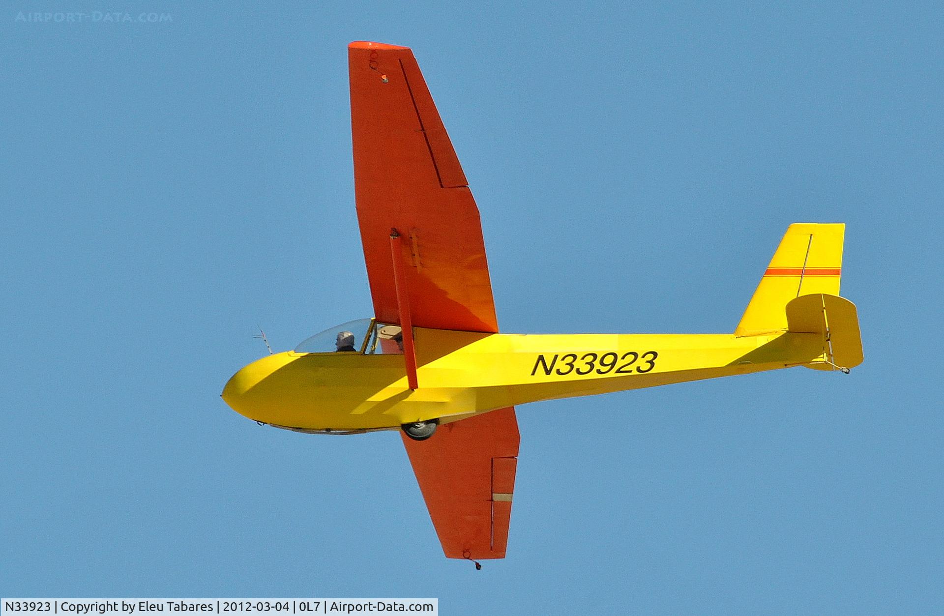 N33923, 1975 Schweizer SGS 2-33A C/N 413, Taken over Jean Airport, Nevada.