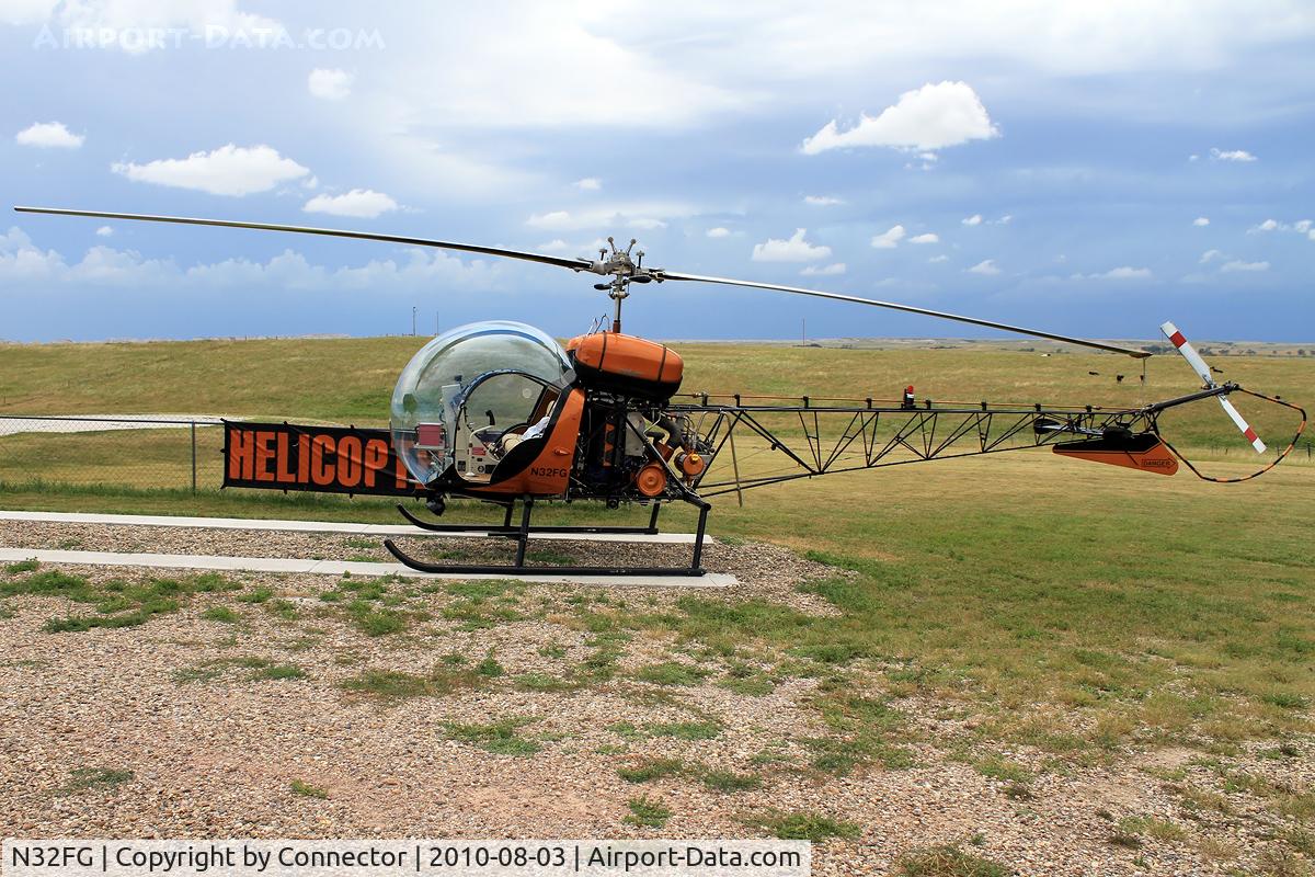 N32FG, 1967 Bell 47G-3B-1 Sioux C/N 3838, Waiting at the entrance of Badlands National Park for another scenic flight.
