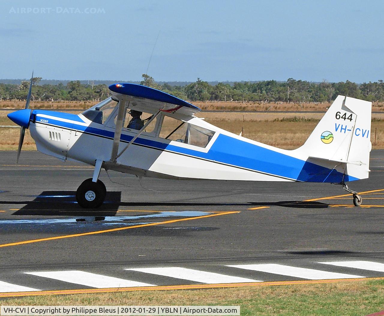 VH-CVI, 2007 American Champion 8GCBG Scout C/N 495-2007, Leaving parking area. Will execute - within seconds - an unbelievable speed take off from taxiway. Winds were quite strong of course. She was almost immediately airborne.