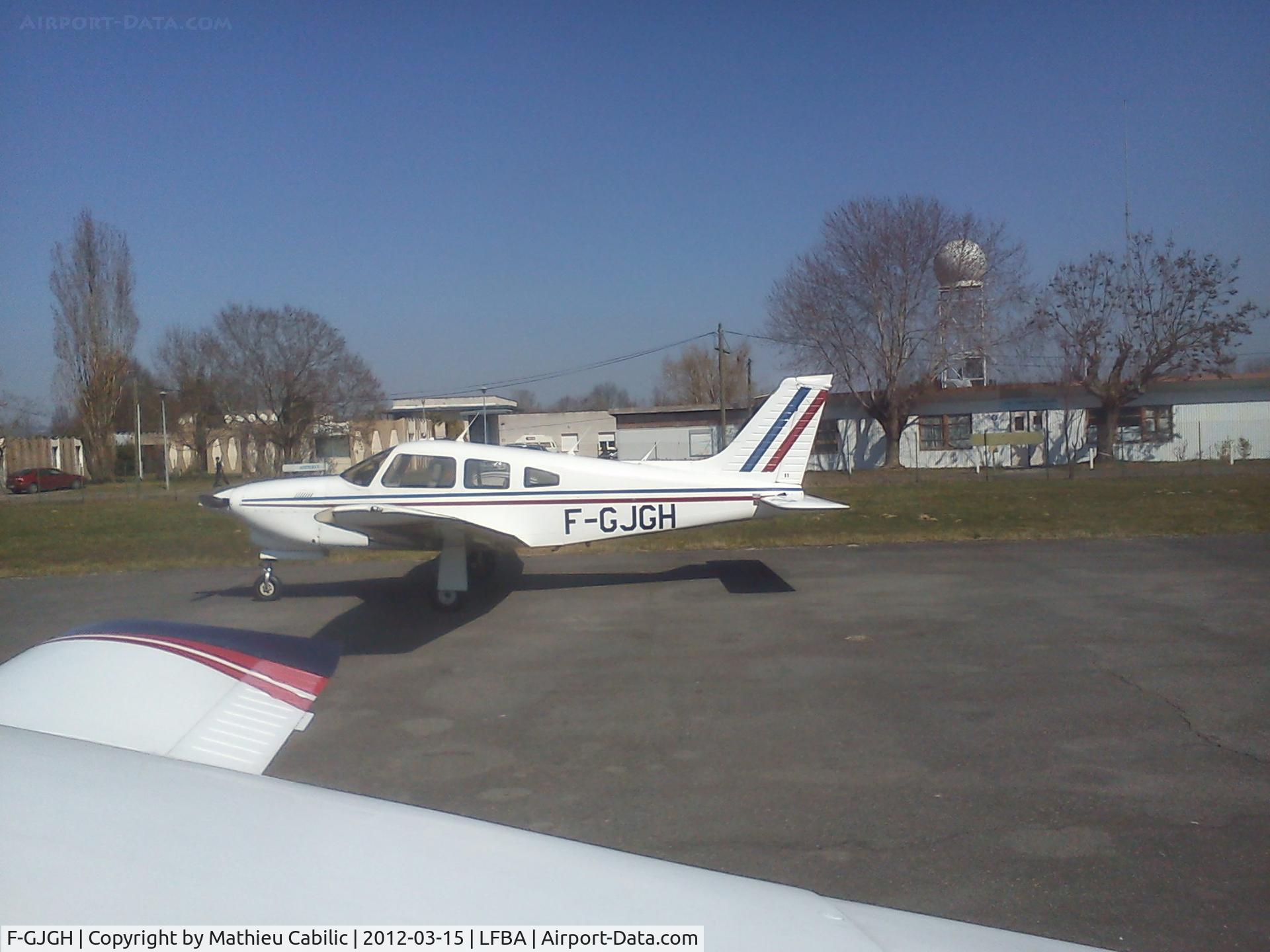 F-GJGH, Piper PA-28R-201T Cherokee Arrow III C/N 28R7703396, Piper PA 28 R 201 T