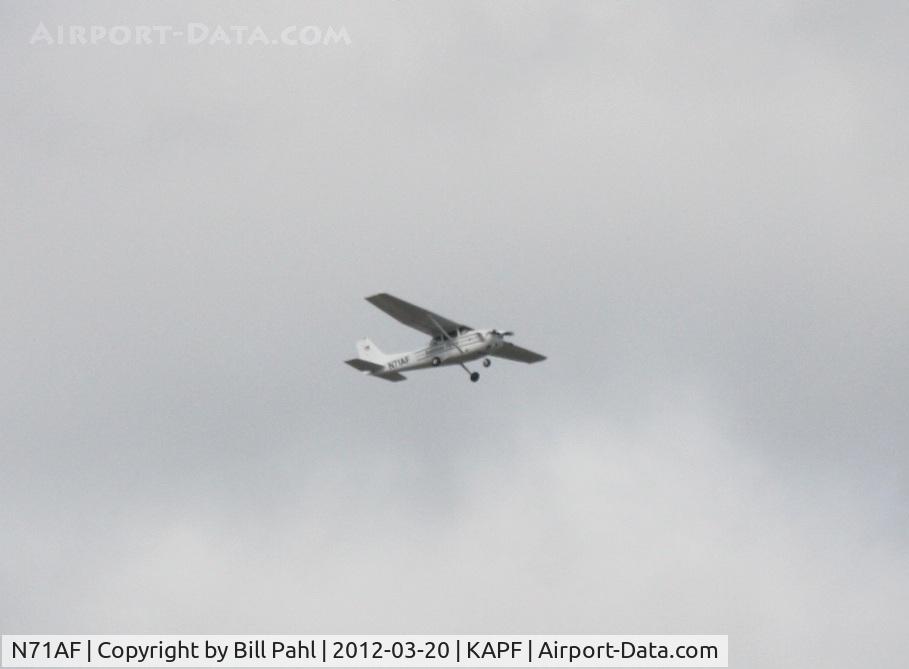 N71AF, 2001 Cessna 172R C/N 17281050, Shortly after takeoff from Naples Municipal