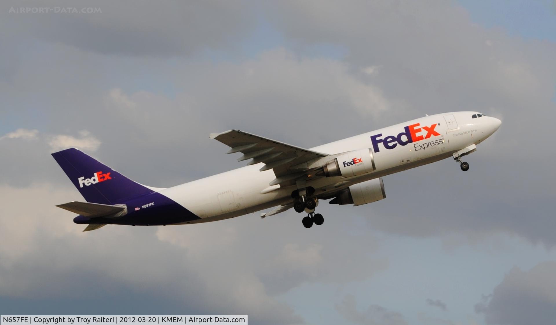 N657FE, 1995 Airbus A300F4-605R C/N 748, Departure from runway 18R