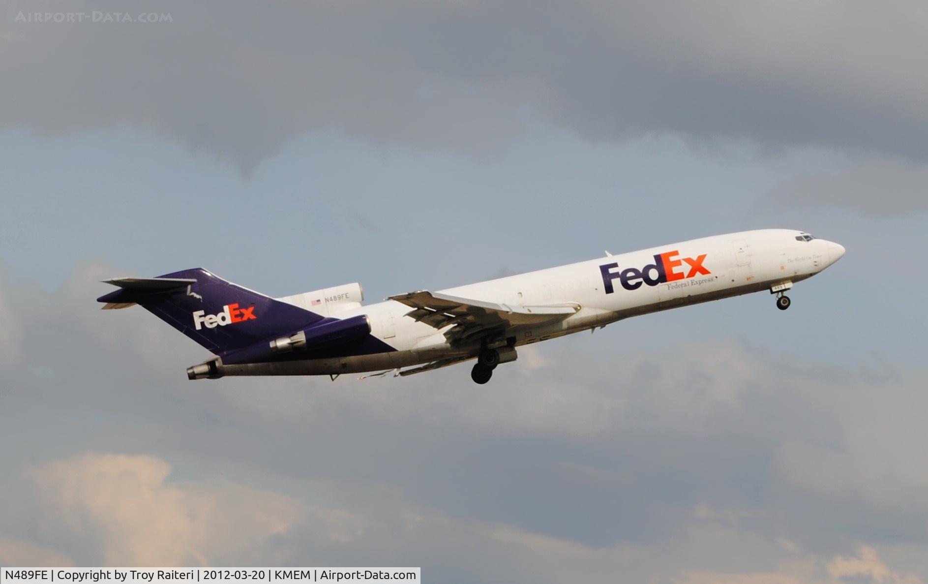 N489FE, 1979 Boeing 727-227F C/N 21492, Nice to see this classic still roar!
