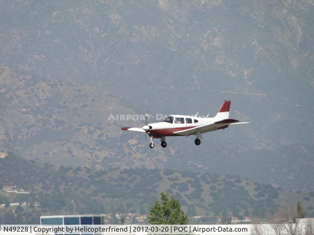 N49228, 1976 Piper PA-28R-200 C/N 28R-7635459, On final for 26R
