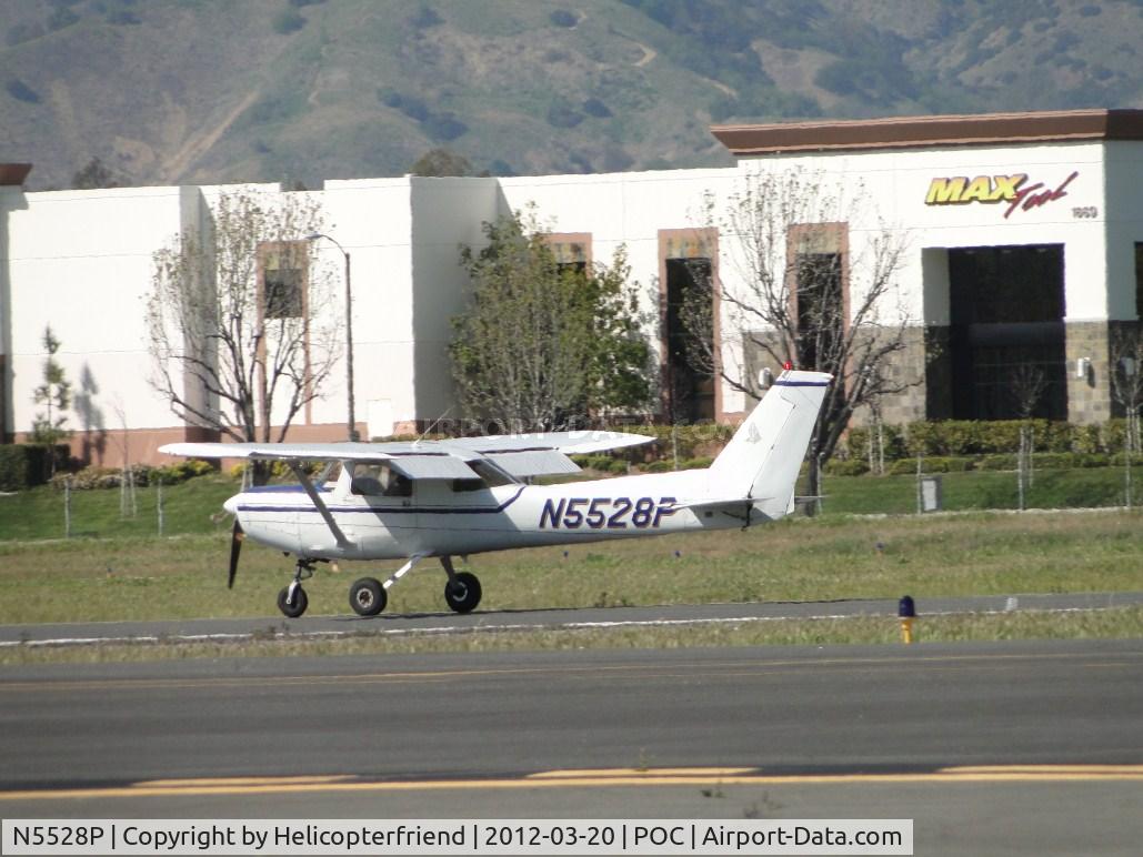 N5528P, 1981 Cessna 152 C/N 15284968, Down safe & sound and rolling out