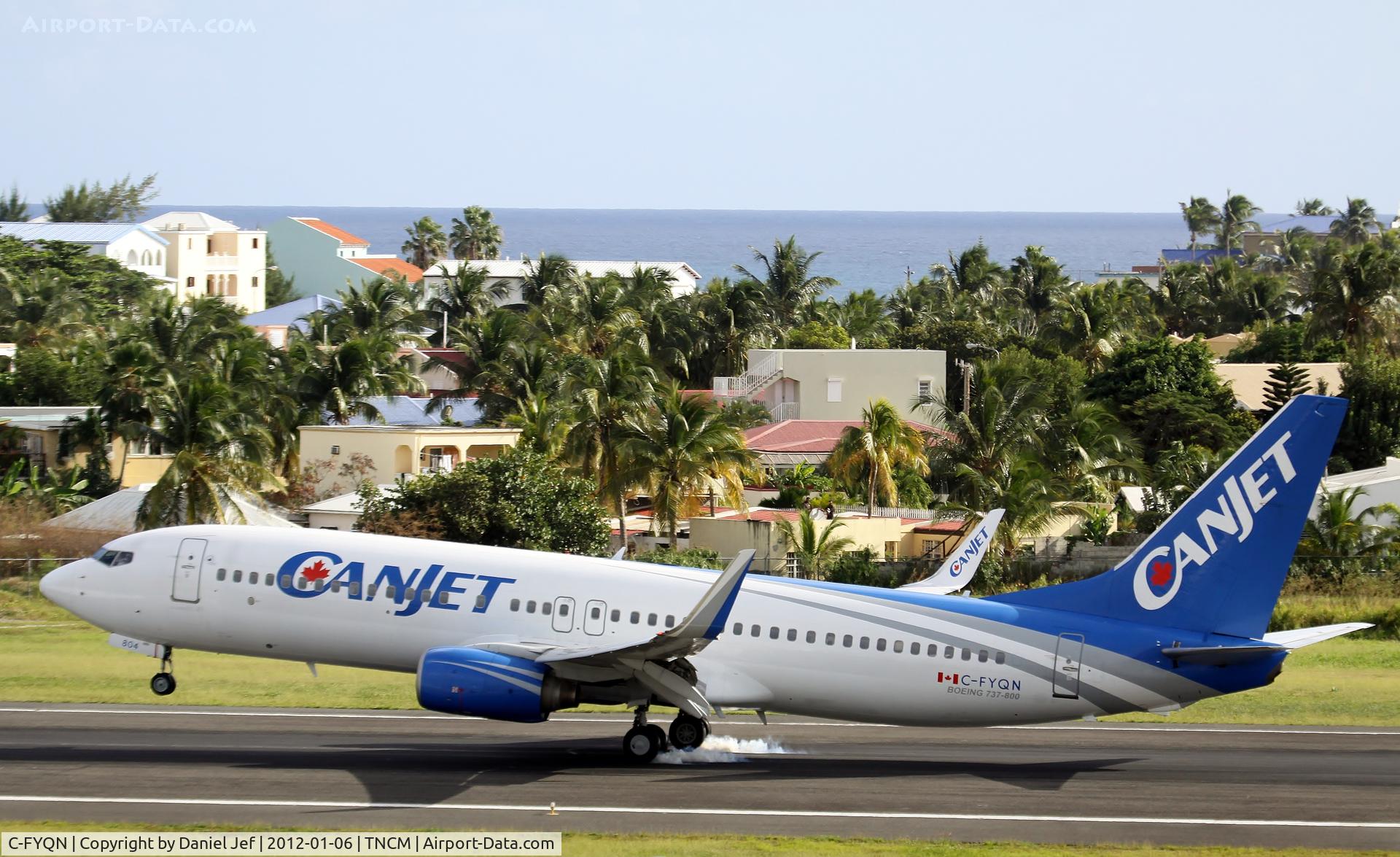 C-FYQN, 2001 Boeing 737-8AS C/N 29933, C-FYQN