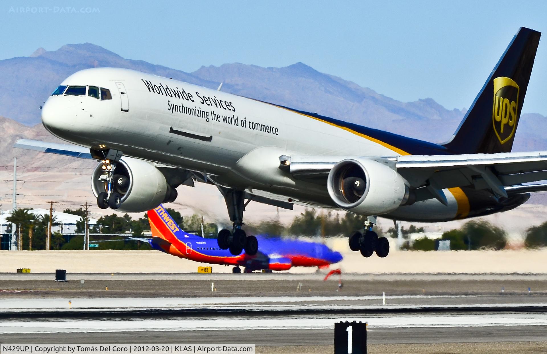 N429UP, 1992 Boeing 757-24APF C/N 25460, N429UP UPS 1992 Boeing 757-24APF C/N 25460

Las Vegas - McCarran International (LAS / KLAS)
USA - Nevada, March 20, 2012
Photo: Tomás Del Coro