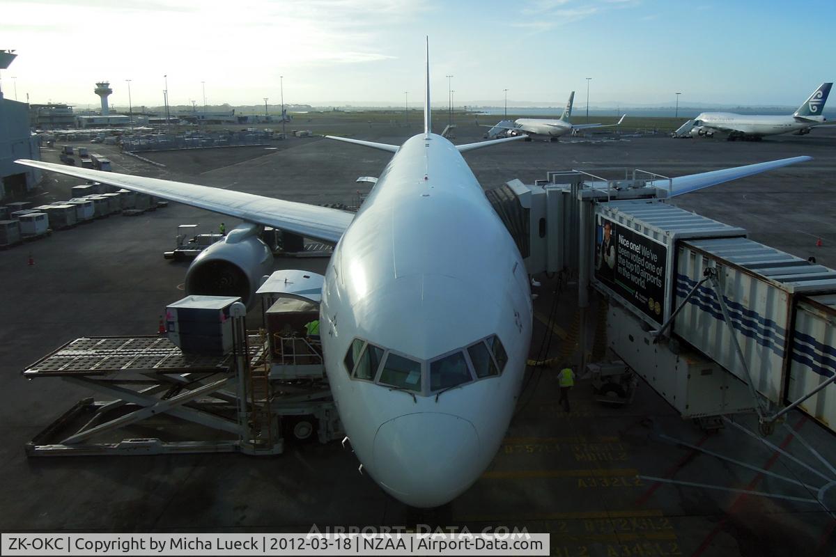 ZK-OKC, 2006 Boeing 777-219/ER C/N 34377, At Auckland