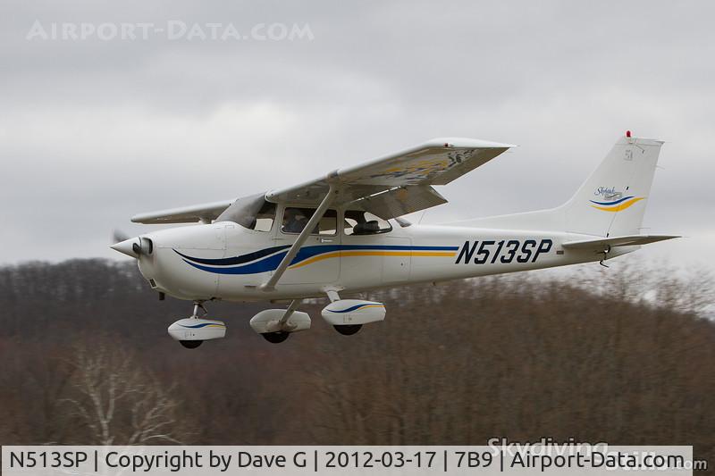 N513SP, 2000 Cessna 172S C/N 172S8373, On final to Ellington, CT