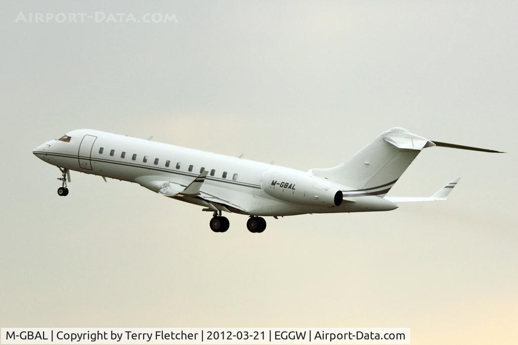 M-GBAL, 2006 Bombardier BD-700-1A10 Global Express C/N 9210, 2006 Bombardier BD-700-1A10, c/n: 9210 departing Luton