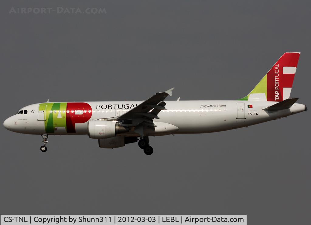 CS-TNL, 2000 Airbus A320-214 C/N 1231, Landing rwy 25R