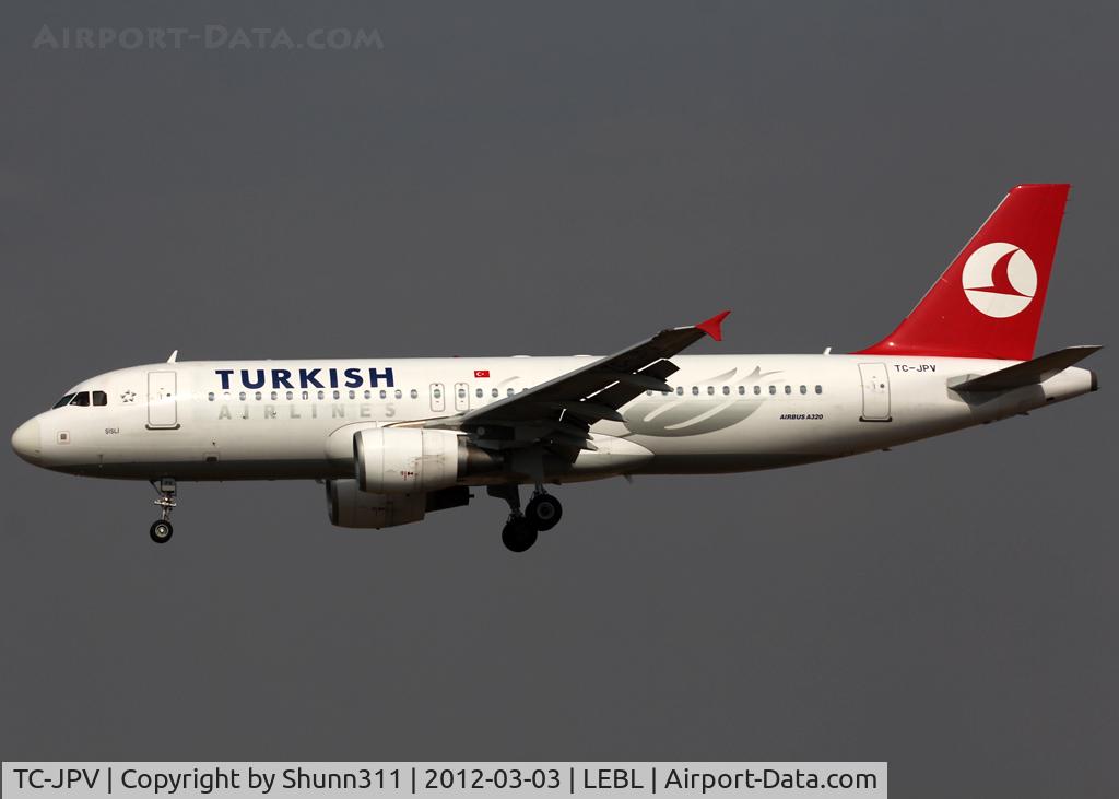 TC-JPV, 2009 Airbus A320-214 C/N 3931, Landing rwy 25R