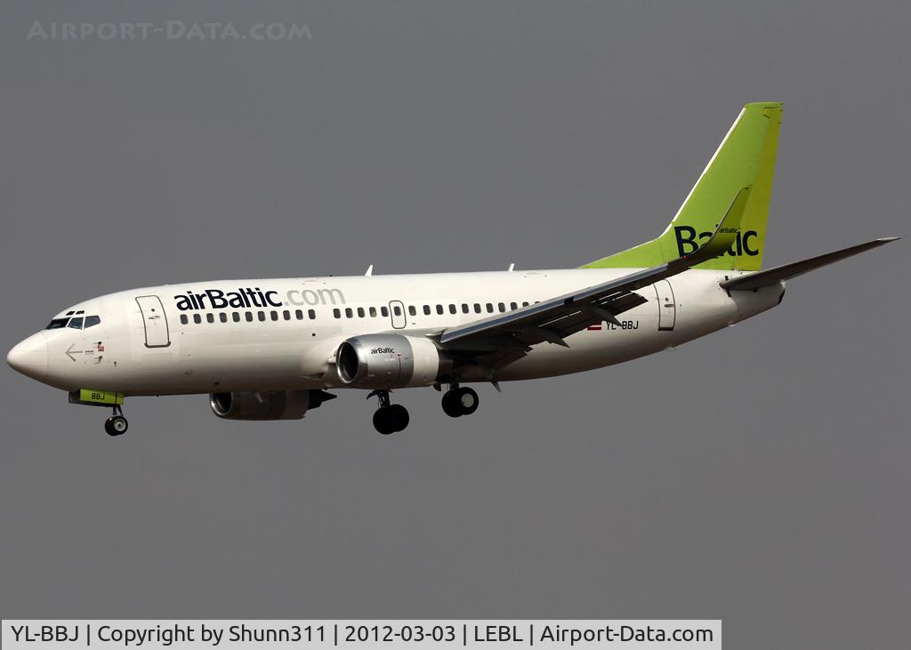 YL-BBJ, 1999 Boeing 737-33Q C/N 30333, Landing rwy 25R