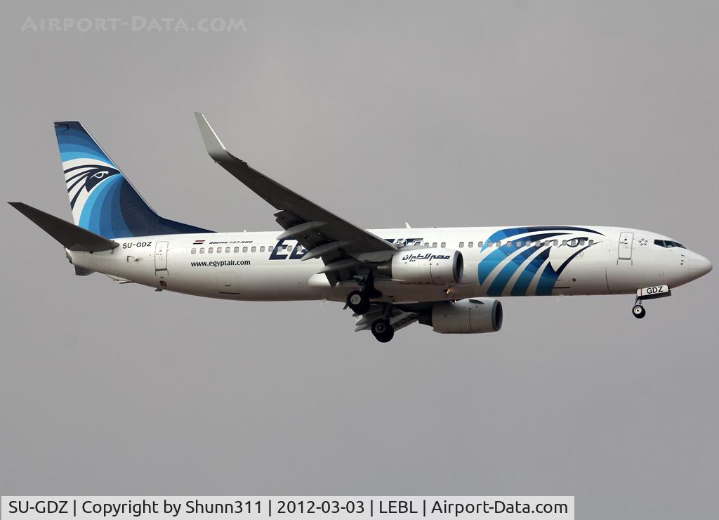 SU-GDZ, 2010 Boeing 737-866 C/N 40759, Landing rwy 07L