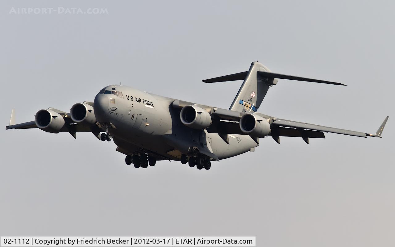 02-1112, 2002 Boeing C-17A Globemaster III C/N P-112, on final