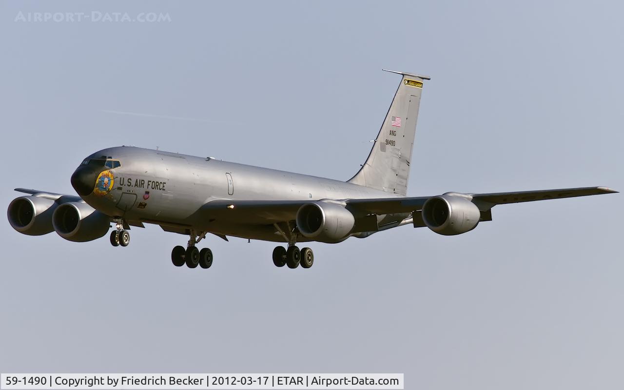 59-1490, 1959 Boeing KC-135T Stratotanker C/N 17978, on final