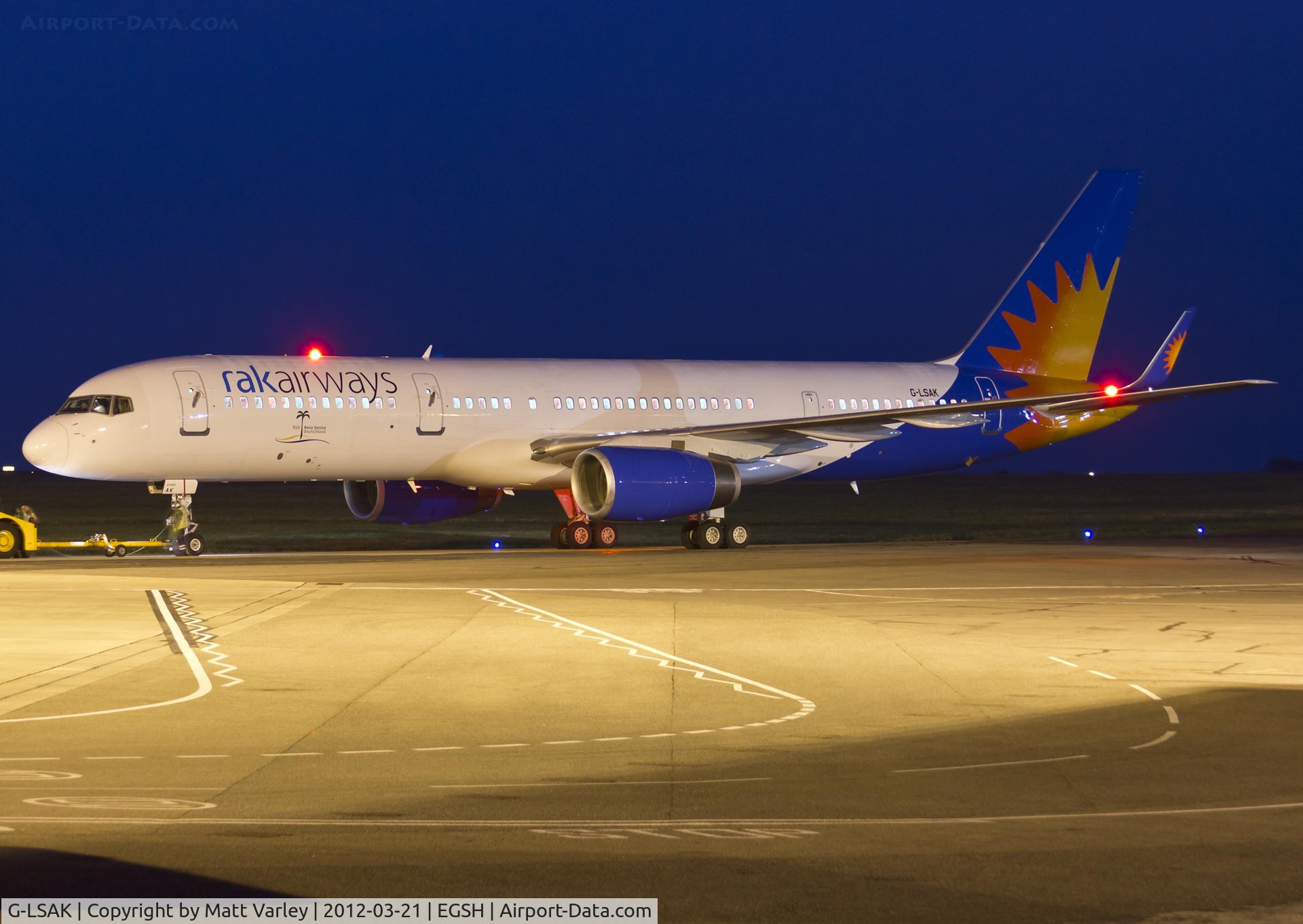 G-LSAK, 1996 Boeing 757-23N C/N 27973, Fresh out of spray sporting raKairways titles.