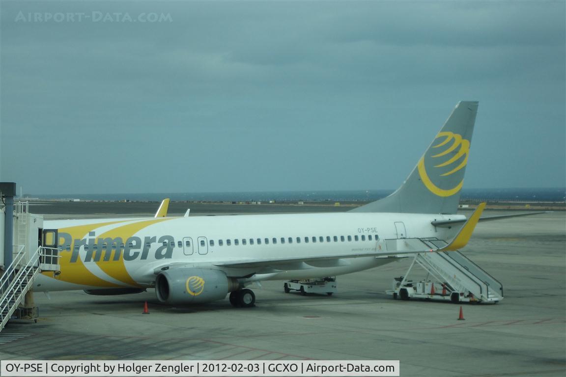 OY-PSE, 2000 Boeing 737-809 C/N 30664, Big hug to Sina for her friendly present!