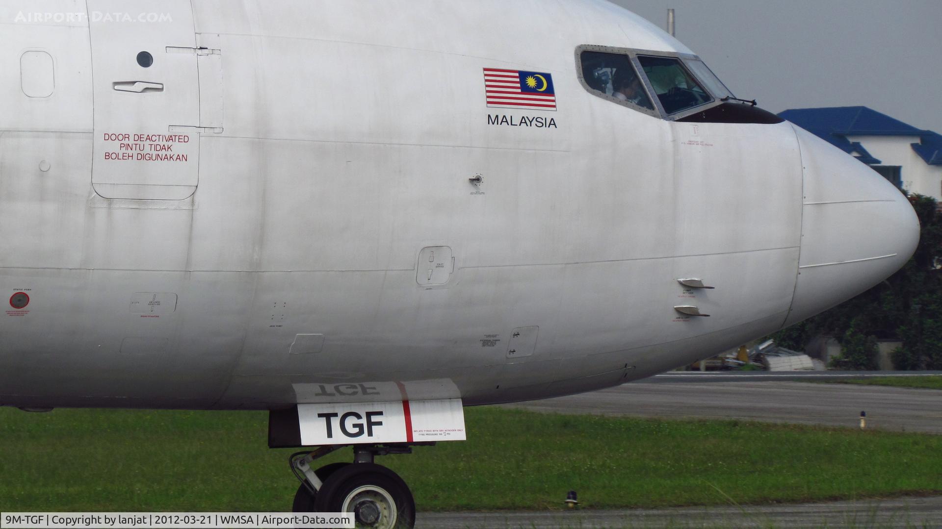 9M-TGF, 1979 Boeing 727-247/Adv(F) C/N 21698, Approaching Gate K15