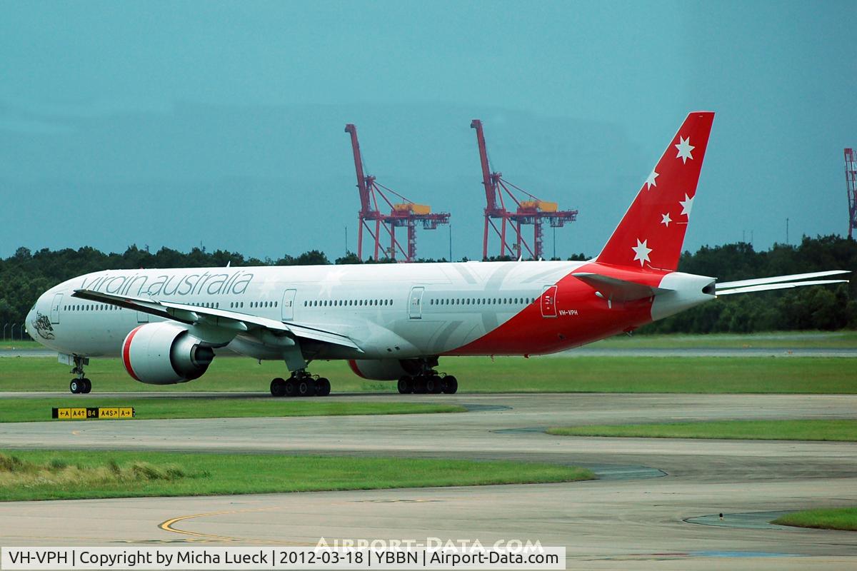 VH-VPH, 2010 Boeing 777-3ZG/ER C/N 37943, At Brisbane