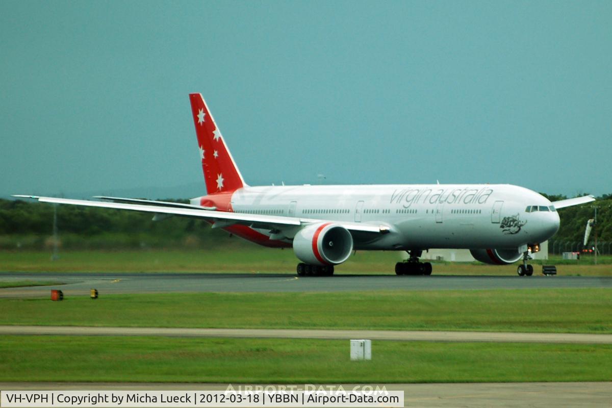 VH-VPH, 2010 Boeing 777-3ZG/ER C/N 37943, At Brisbane