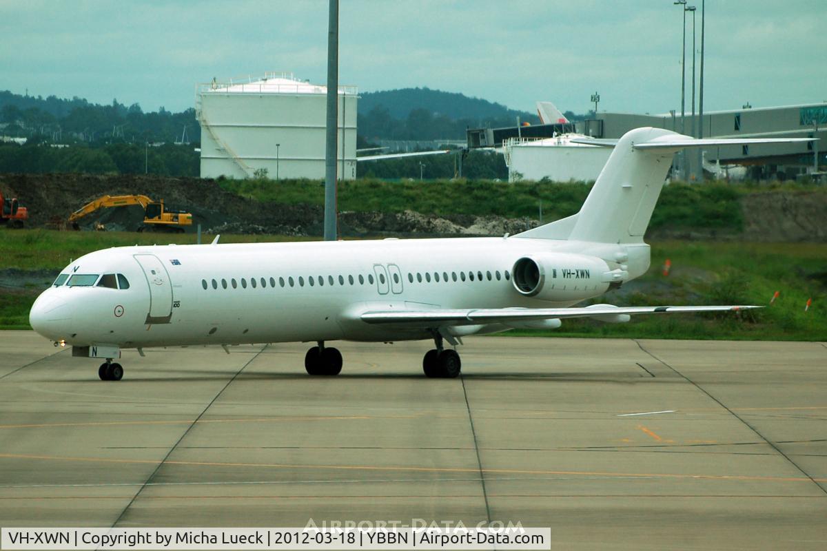 VH-XWN, 1989 Fokker 100 (F-28-0100) C/N 11278, At Brisbane