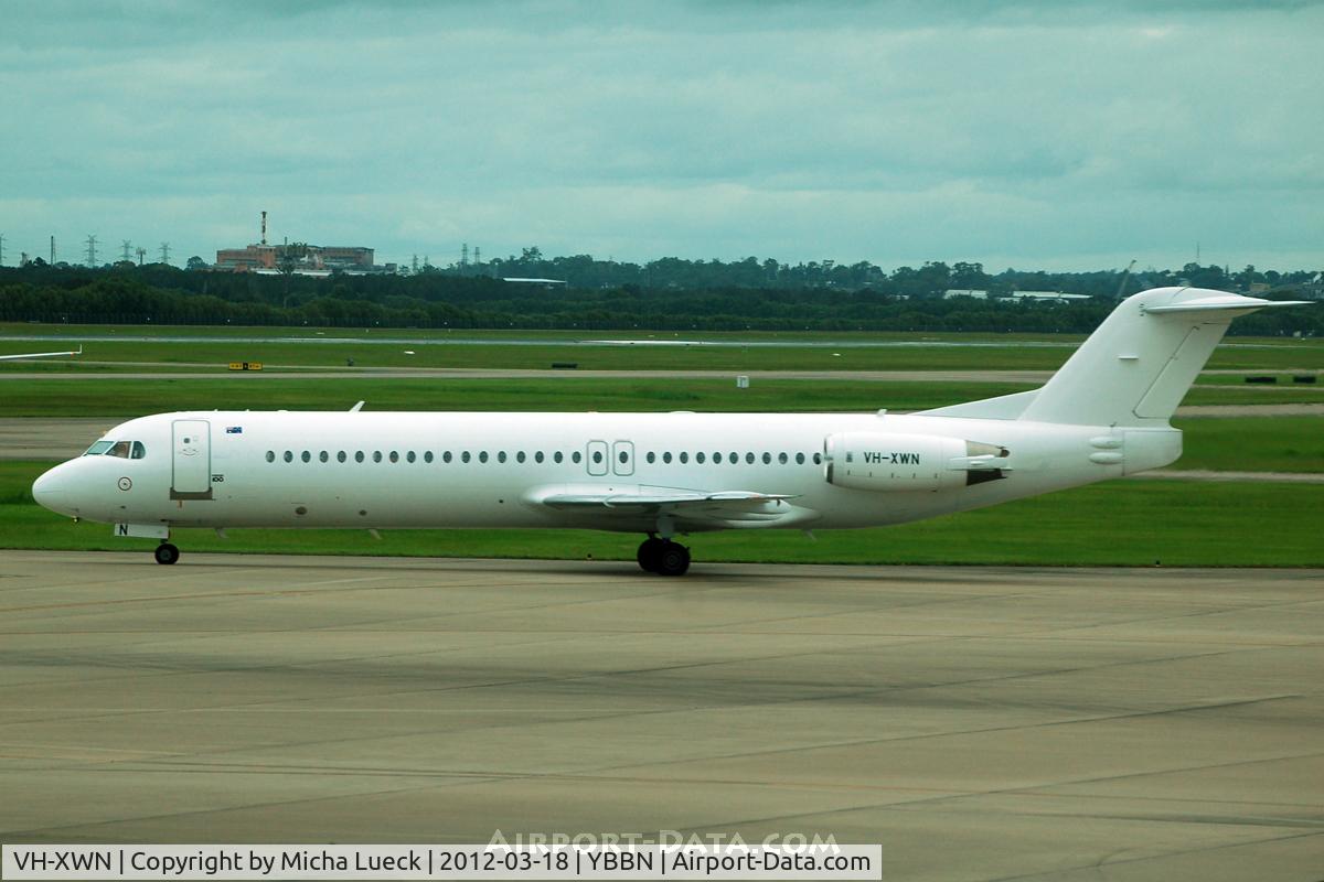 VH-XWN, 1989 Fokker 100 (F-28-0100) C/N 11278, At Brisbane