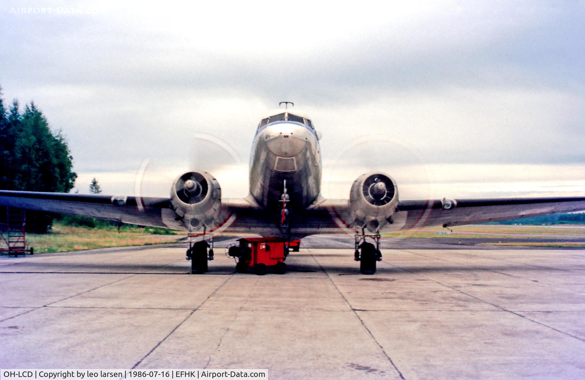 OH-LCD, 1943 Douglas C-47A-75-DL C/N 19309, Helsinki 16.7.86 Run-up of P&W R-1830