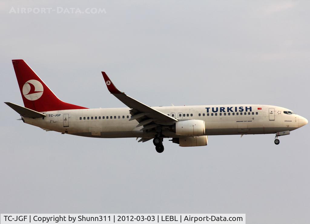 TC-JGF, 2002 Boeing 737-8F2 C/N 29790, Landing rwy 25R