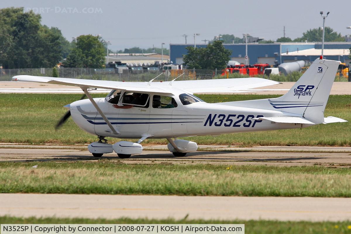 N352SP, 2003 Cessna 172S C/N 172S9499, EAA Airventure 2008.
