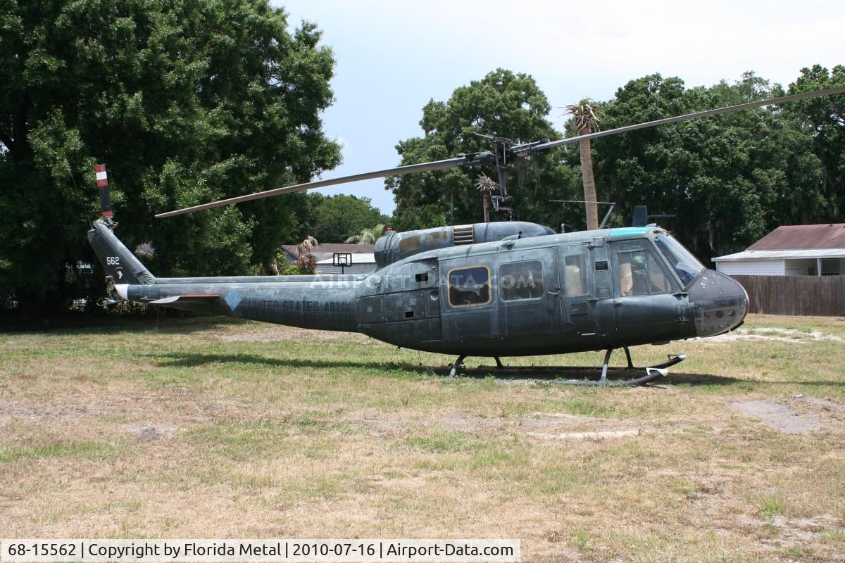 68-15562, 1968 Bell UH-1H Iroquois C/N 10492, UH-1H in Tampa Veterans Park