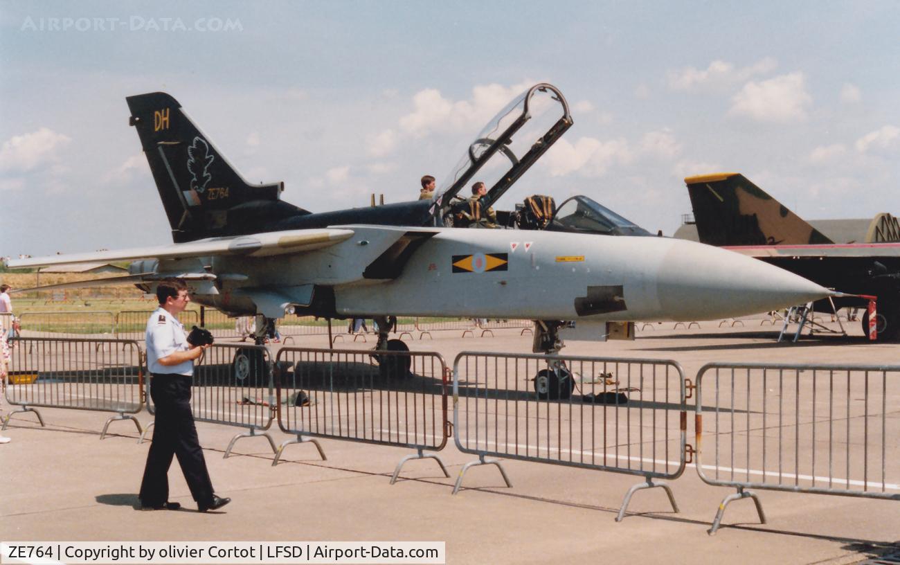 ZE764, 1988 Panavia Tornado F.3 C/N 3311, Dijon french AFB open door day, 1990